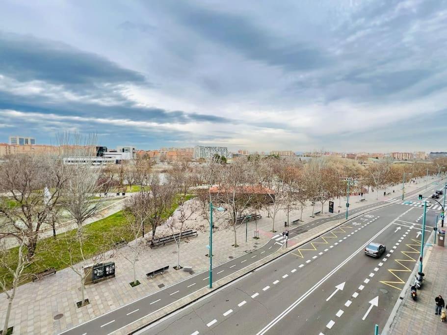 A Orillas Del Pilar Con Parking Zaragoza Exterior photo