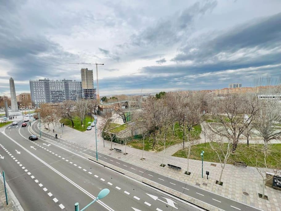 A Orillas Del Pilar Con Parking Zaragoza Exterior photo