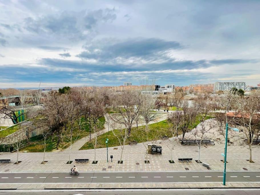 A Orillas Del Pilar Con Parking Zaragoza Exterior photo