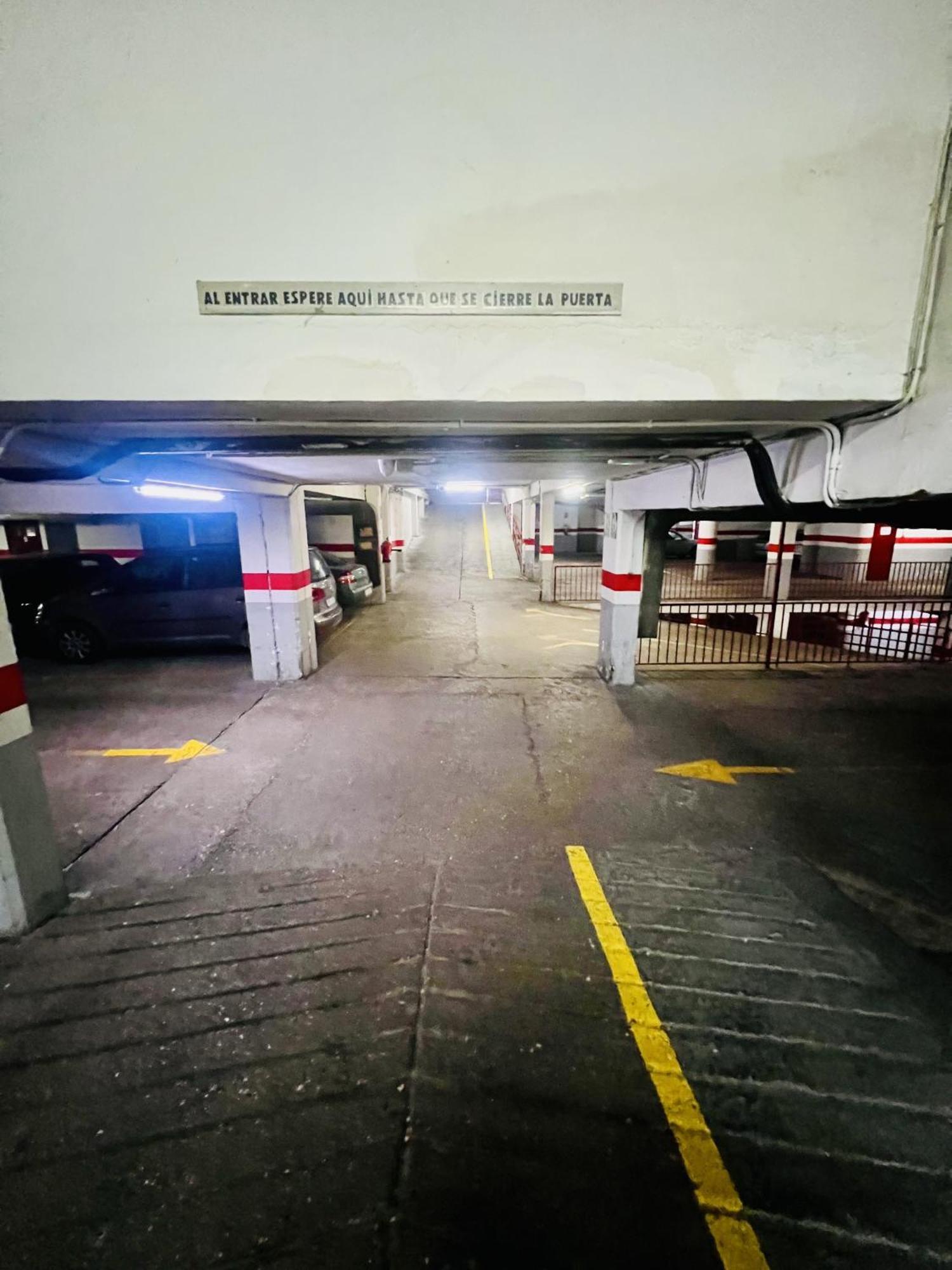 A Orillas Del Pilar Con Parking Zaragoza Exterior photo