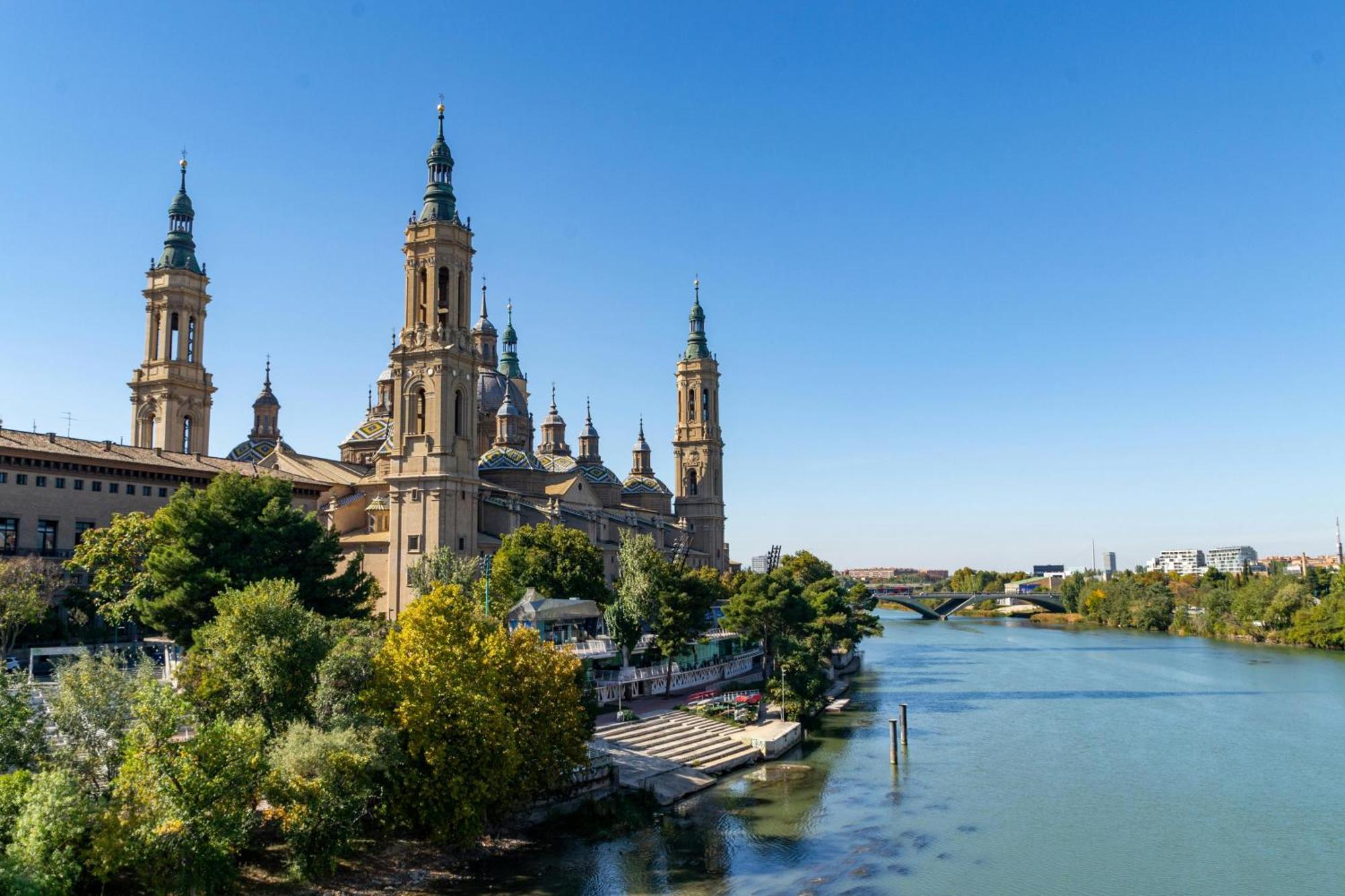 A Orillas Del Pilar Con Parking Zaragoza Exterior photo
